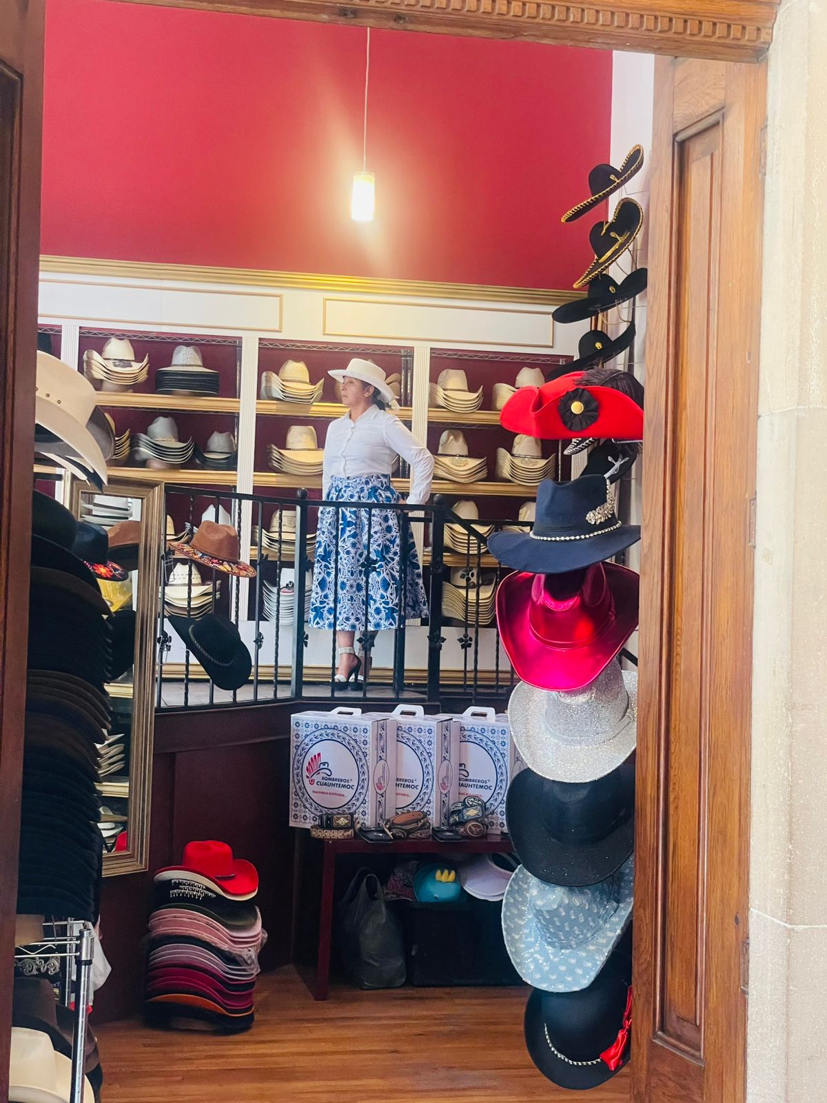 Montaje del mercado en Casa de los Ángeles